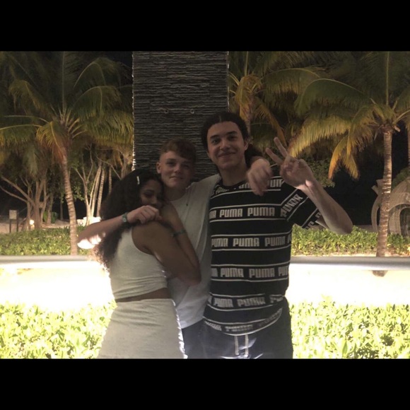 Meet your Posher, Travis - Picture 1 of 1